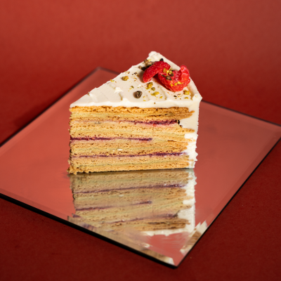 Medovic cu fistic și zmeură