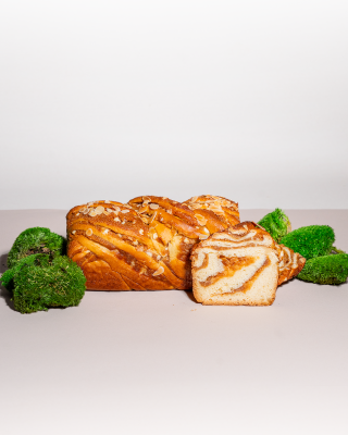 Babka cu măceșe și migdale