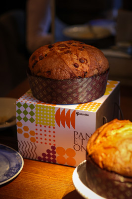 Panettone Artizanal cu Maia - Cel cu Mere, Scorțișoară și Ciocolată Albă
