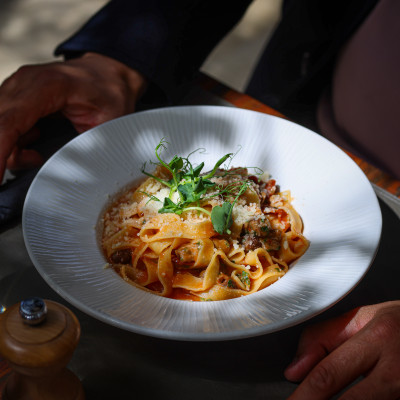 Tagliatelle cu ton proaspat, masline Leccino, rosii uscate si parmezan