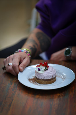 Tartă cu ganache de ciocolată si mousse de branza cu fructe de pădure