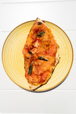 Calzone Napoletano
