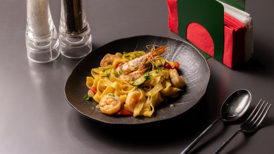 tagliatelle con Gamberi e Zucchini