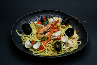 Spaghetti con Gamberi e Midii