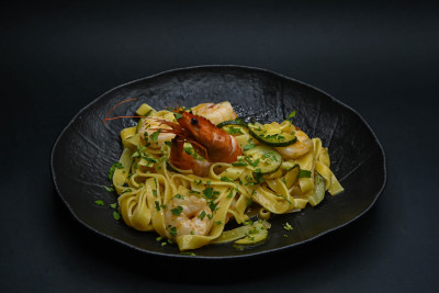 Tagliatelle con Gamberi e Zucchini