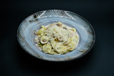 Tortellini Prosciutto e Funghi
