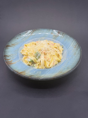 Tagliatelle con Salmone e Asparagi